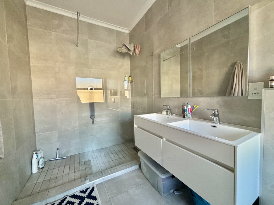 4 Bedroom Property for Sale in Sandown Western Cape
